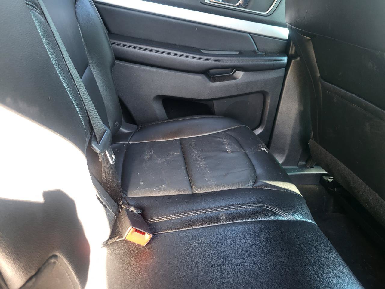 Used 2016 Ford Explorer XLT w/ Equipment Group 202A FWD image 17