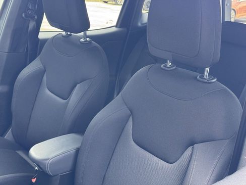 Used 2023 Jeep Renegade Latitude image 19