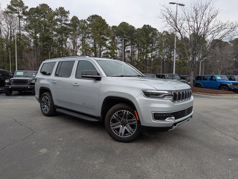 Used 2024 Jeep Wagoneer Series II w/ Convenience Group I image 3
