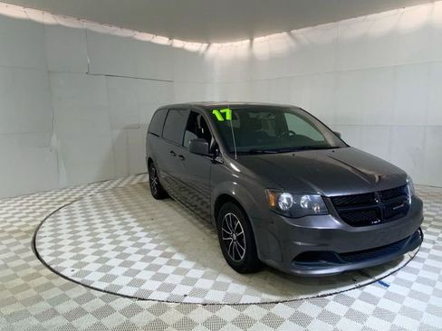 Used 2017 Dodge Grand Caravan SE FWD image 46
