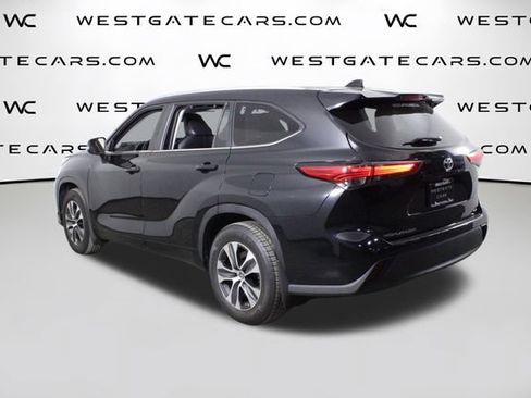 Used 2023 Toyota Highlander XLE FWD image 44