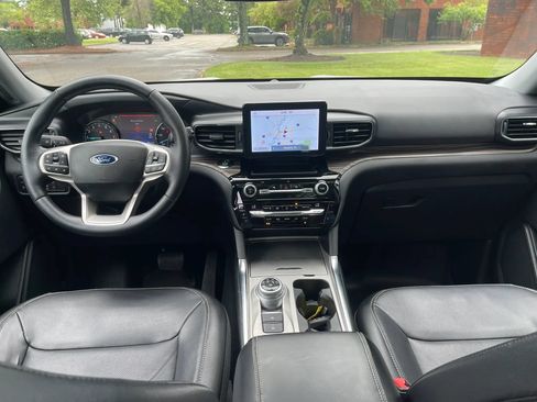 Used 2021 Ford Explorer Limited w/ Hybrid Equipment Group 310A RWD image 16