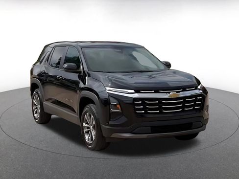 Used 2025 Chevrolet Equinox LT FWD image 3