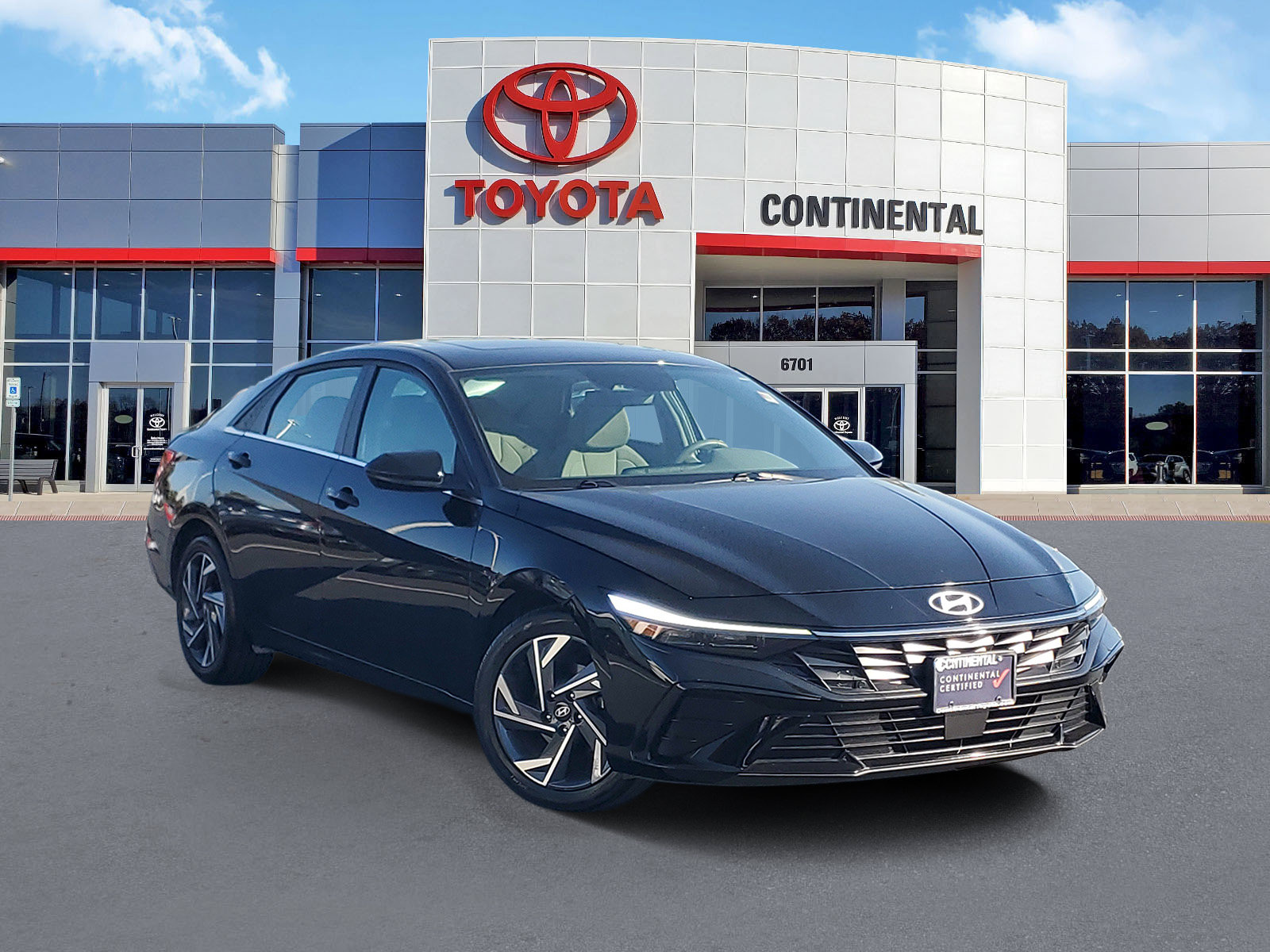 Used 2025 Hyundai Elantra SEL FWD image 2