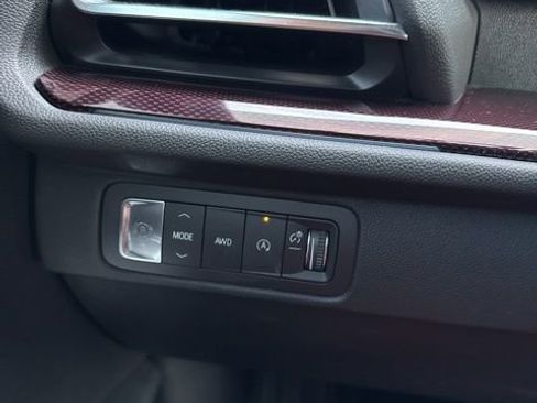 Used 2024 Chevrolet Traverse RS image 43