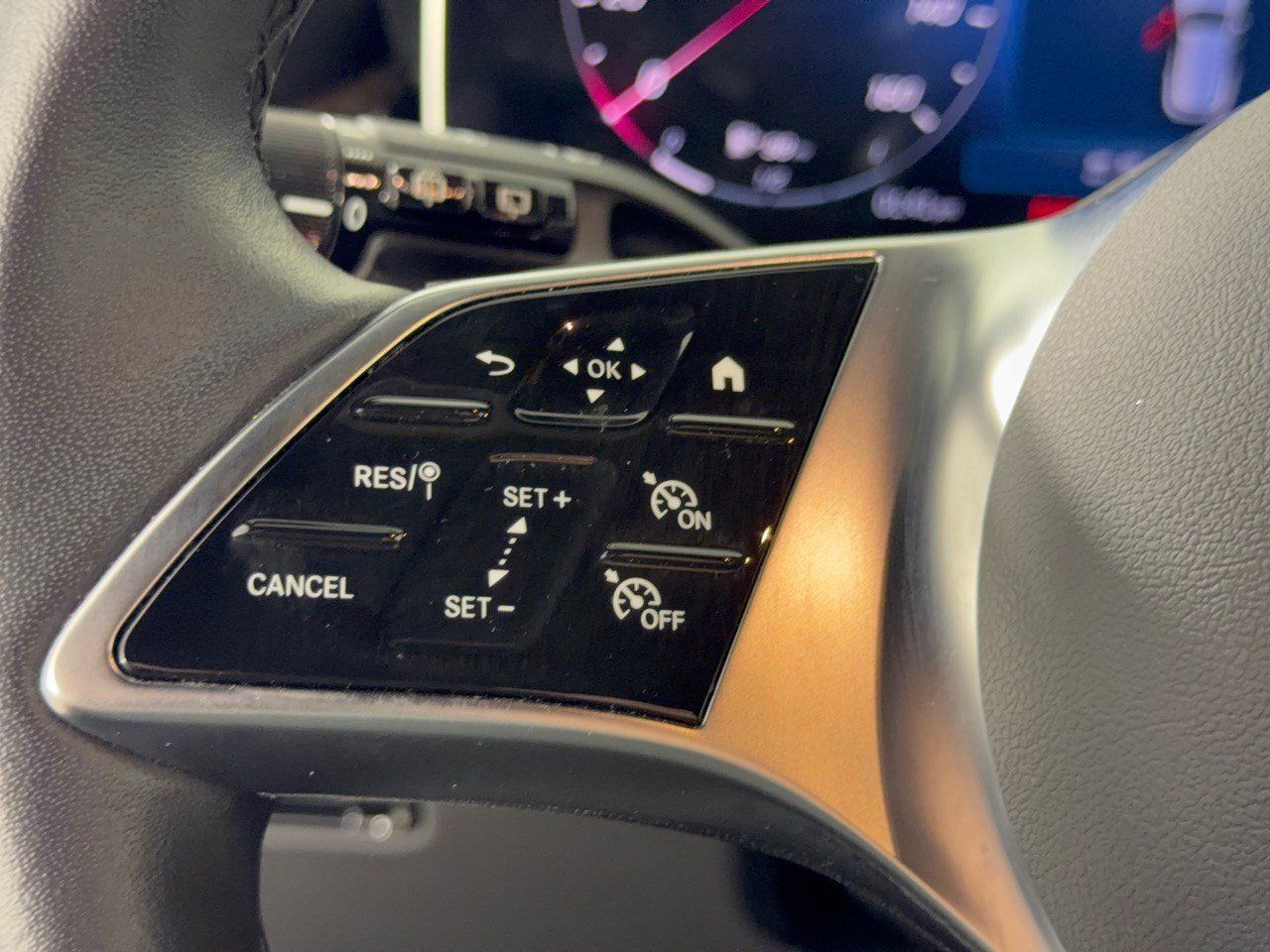 Used 2025 Mercedes-Benz GLC 300 image 18