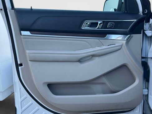 Used 2019 Ford Explorer Limited AWD/4WD image 18