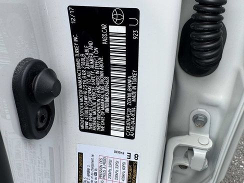 Used 2018 Toyota C-HR XLE FWD image 20