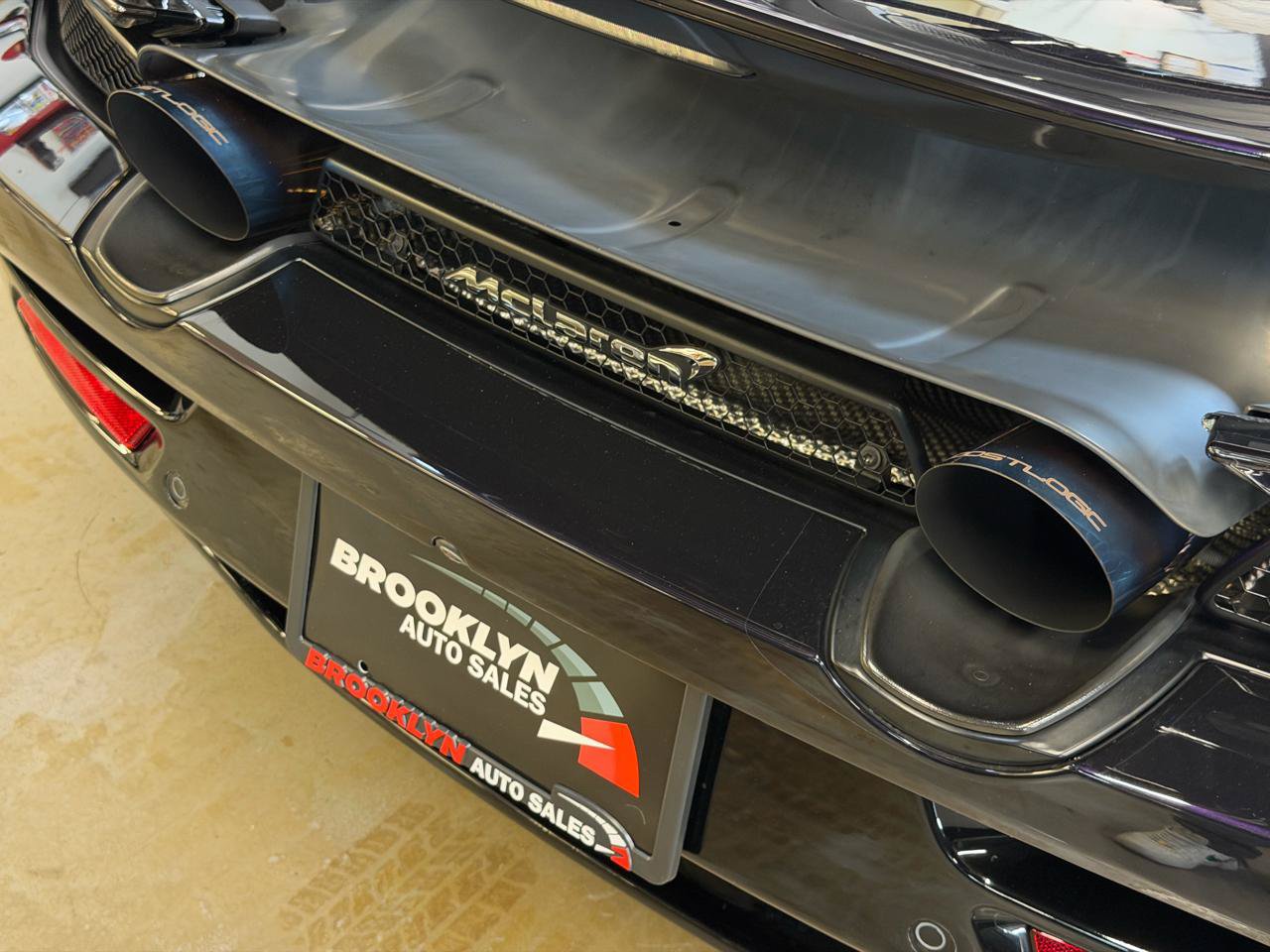 Used 2022 McLaren 720S Performance RWD image 19