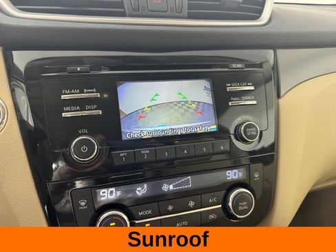 Used 2014 Nissan Rogue SV w/ SV Moonroof Package image 4