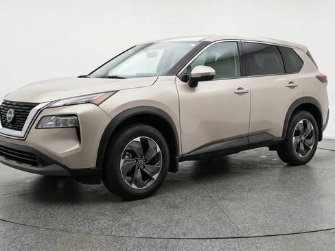 Used 2025 Nissan Rogue SV AWD/4WD image 3