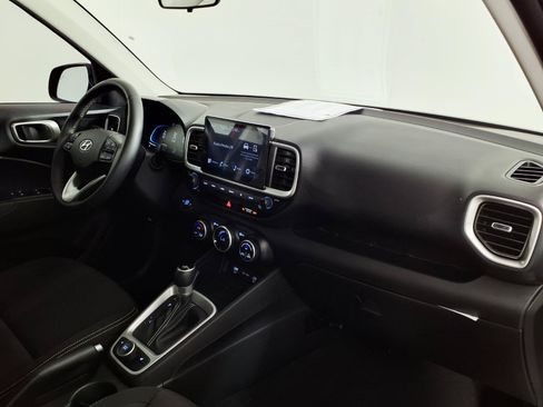 Certified 2026 Hyundai Venue SEL FWD image 9