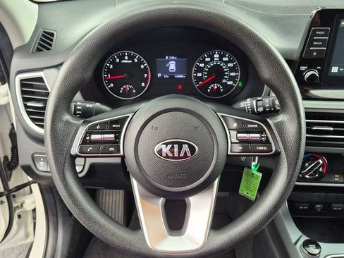 Used 2021 Kia Seltos LX AWD/4WD image 16