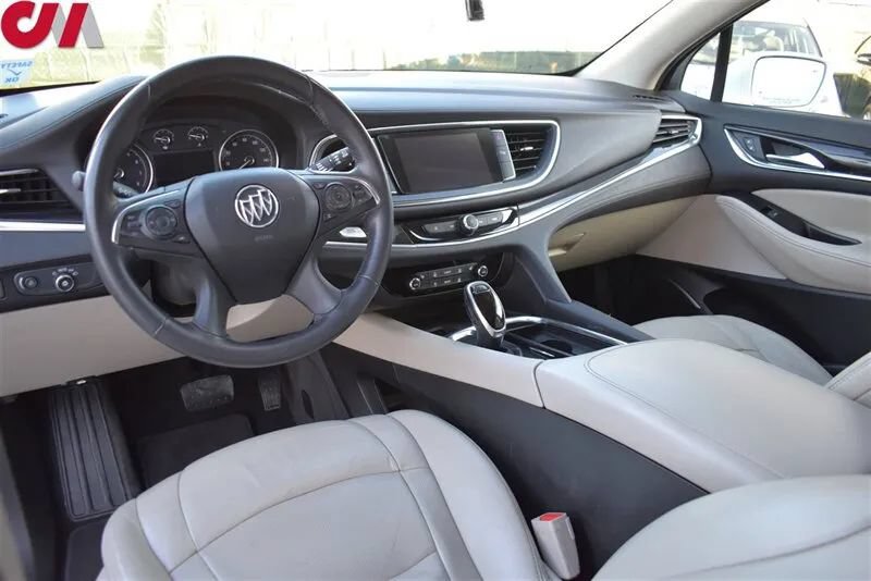 Used 2018 Buick Enclave Essence AWD/4WD image 3