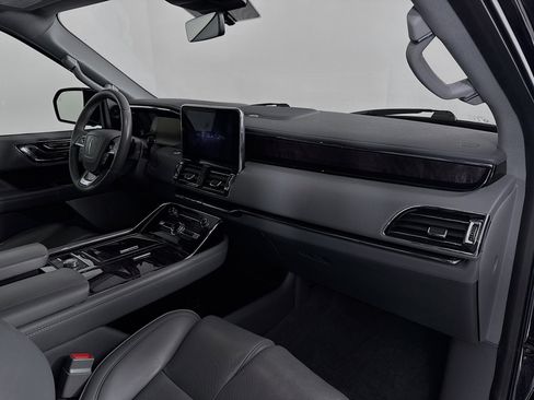 Used 2019 Lincoln Navigator Reserve w/ Cargo Package image 32