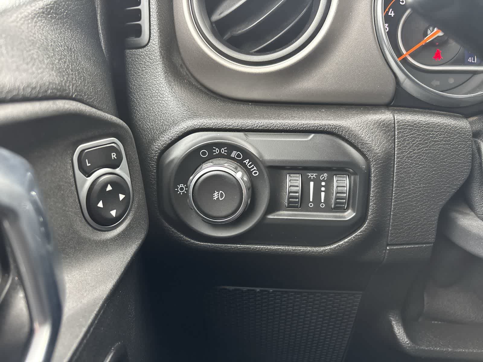Used 2020 Jeep Wrangler Sport AWD/4WD image 12