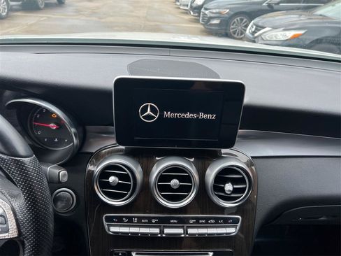 Used 2019 Mercedes-Benz GLC 300 4MATIC image 25