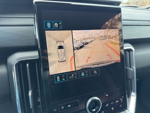 Used 2024 GMC Acadia Elevation image 35