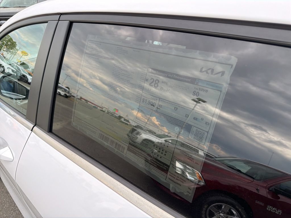 Used 2025 Kia Sportage EX FWD image 17