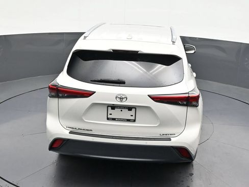 Used 2021 Toyota Highlander Limited FWD image 19