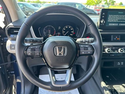 Used 2025 Honda Pilot Touring image 13
