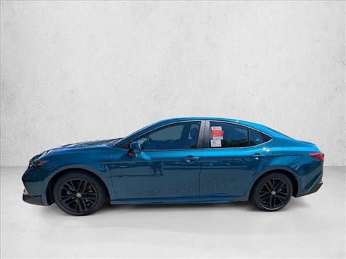 Used 2025 Toyota Camry SE image 5