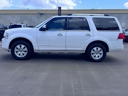 Used 2014 Lincoln Navigator 4WD w/ Equipment Group 101A image 10