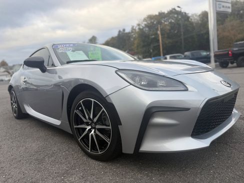 Used 2022 Toyota GR86 Base image 8