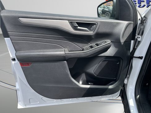 Used 2022 Ford Escape SE image 14