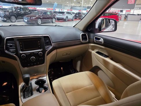 Used 2016 Jeep Grand Cherokee Laredo w/ Quick Order Package 23E AWD/4WD image 18