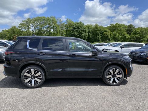 New 2026 Mitsubishi Outlander SE AWD/4WD image 2