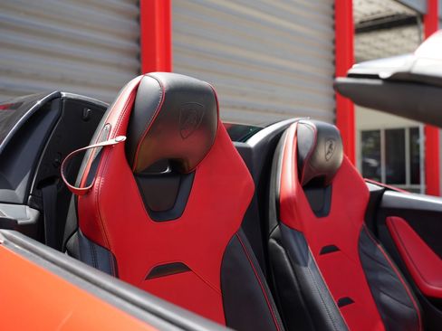 Used 2022 Lamborghini Huracan EVO RWD image 27