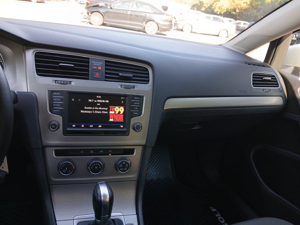 Used 2017 Volkswagen Golf SportWagen FWD image 35