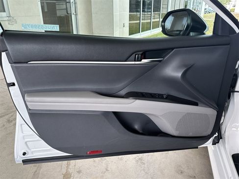 Used 2022 Toyota Camry LE image 10