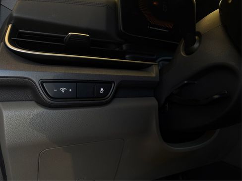 Used 2025 Kia Carnival EX image 19