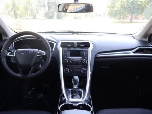 Used 2014 Ford Fusion SE FWD image 16