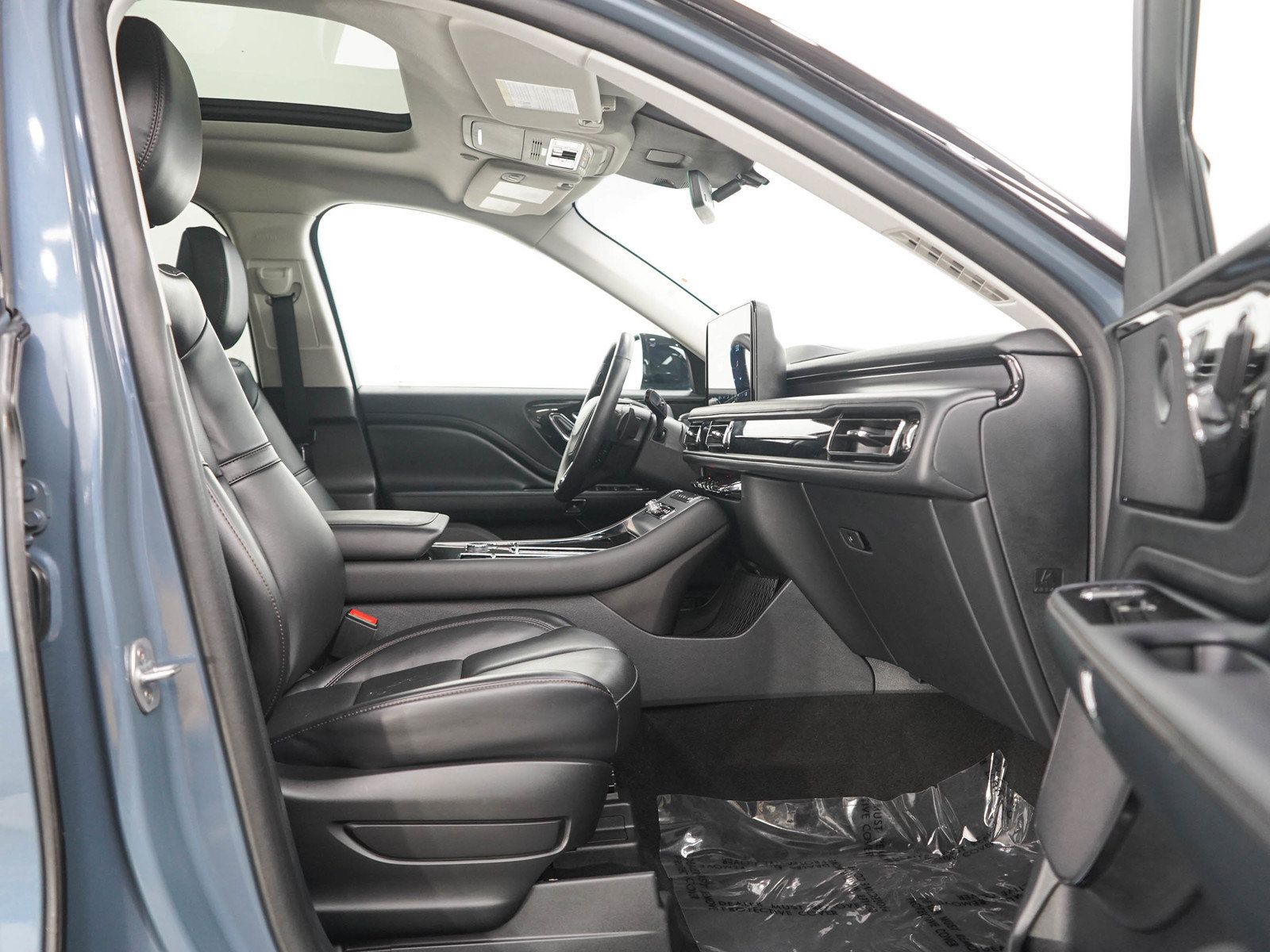 Used 2025 Lincoln Aviator AWD w/ Jet Appearance Package image 11