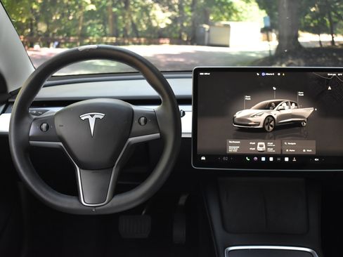 Used 2022 Tesla Model 3 Standard Range image 30