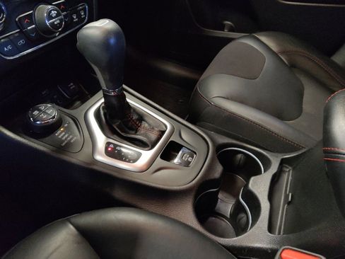 Used 2018 Jeep Cherokee Trailhawk image 26