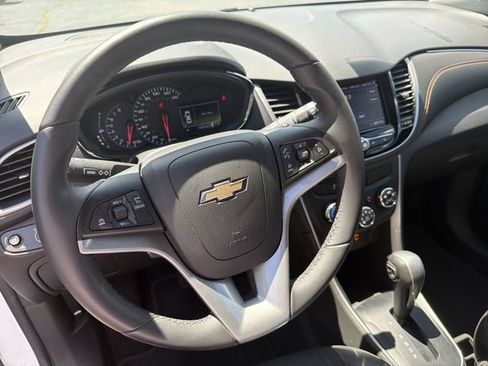 Certified 2022 Chevrolet Trax LT w/ Sport Edition AWD/4WD image 17