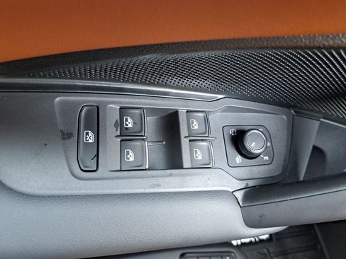 Used 2025 Volkswagen Tiguan SEL R-Line image 16