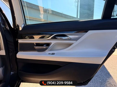 Used 2017 BMW 740i image 29