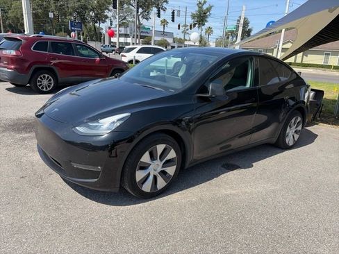 Used 2021 Tesla Model Y Long Range AWD/4WD image 2
