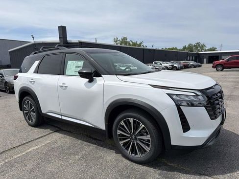 New 2026 Nissan Pathfinder Platinum w/ Cargo Package AWD/4WD image 3