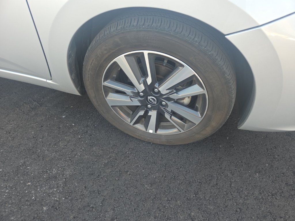 Used 2025 Nissan Versa SV FWD image 18