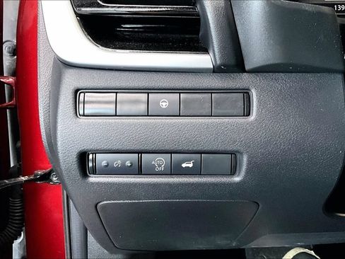 Used 2024 Nissan Rogue SL AWD/4WD image 16