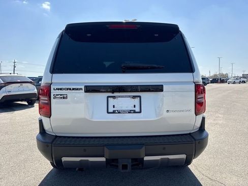 Used 2024 Toyota Land Cruiser image 5