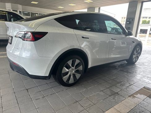 Used 2023 Tesla Model Y Long Range AWD/4WD image 3