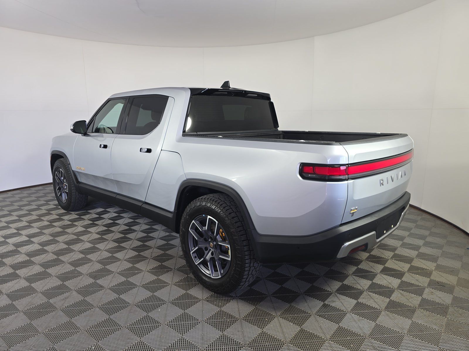 Used 2022 Rivian R1T Launch Edition AWD/4WD image 3