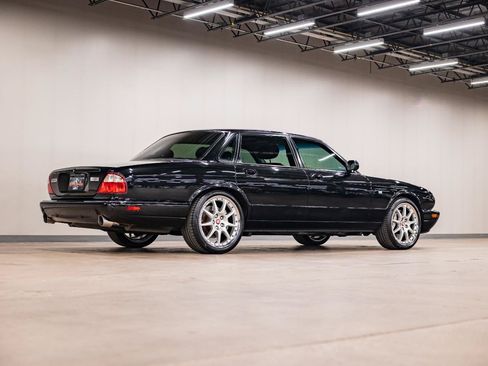 Used 2002 Jaguar XJ8 RWD image 40